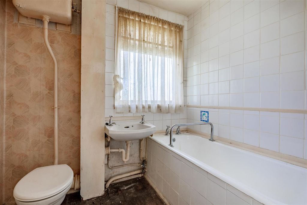 Additional image 7 of 3 bed property for saleDeerhurst Crescent, Portsmouth PO6