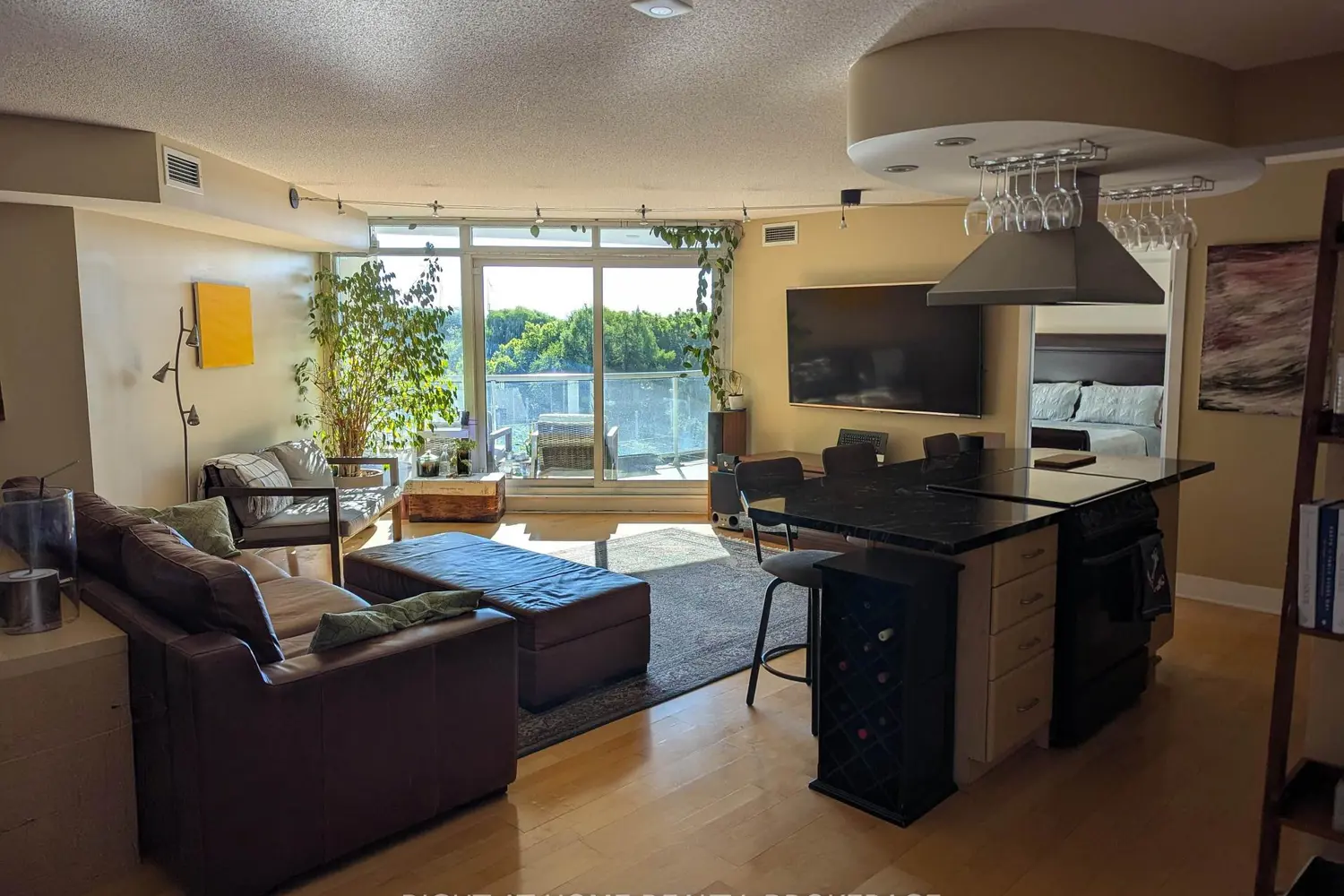 550 Queens Quay 608