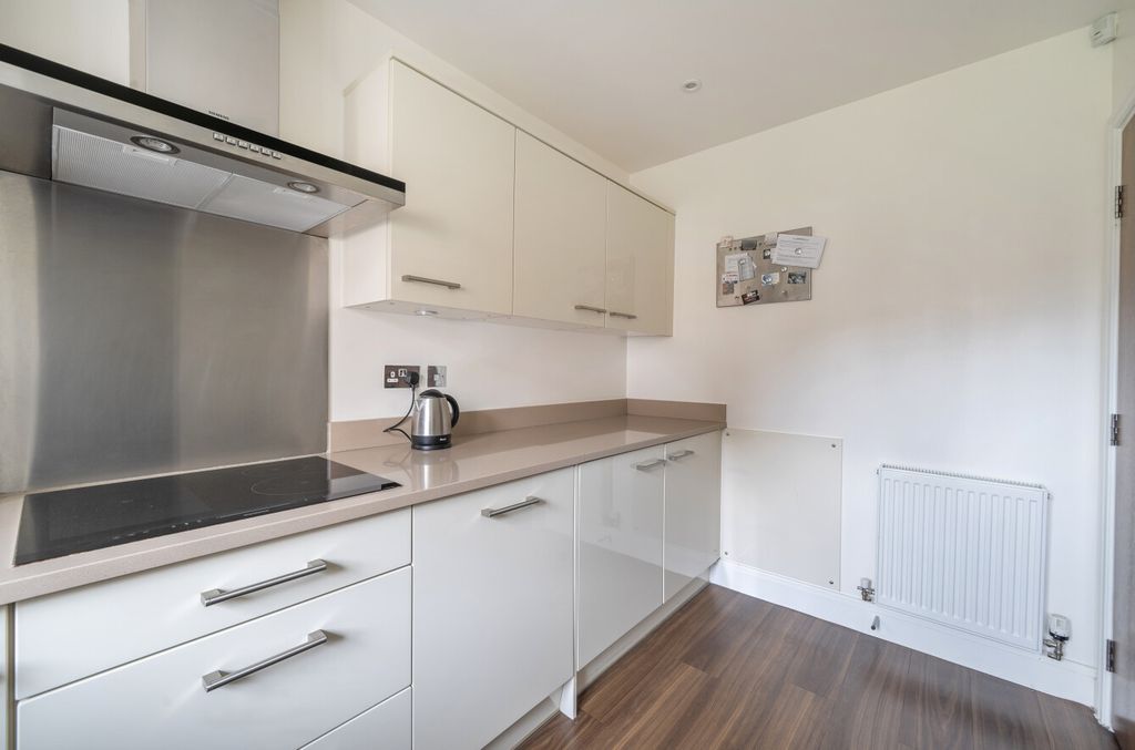 Additional image 8 of 2 bed flat for saleWoolf Drive, Wokingham, Berkshire RG40