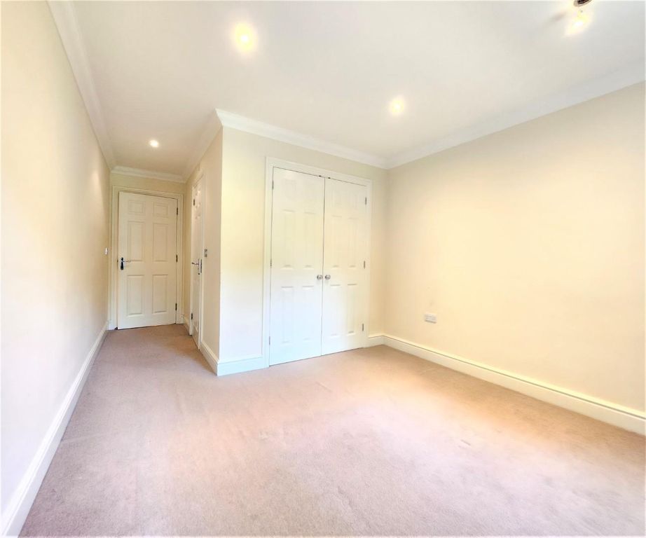 Additional image 5 of 2 bed flat for saleFinchampstead Road, Wokingham RG40