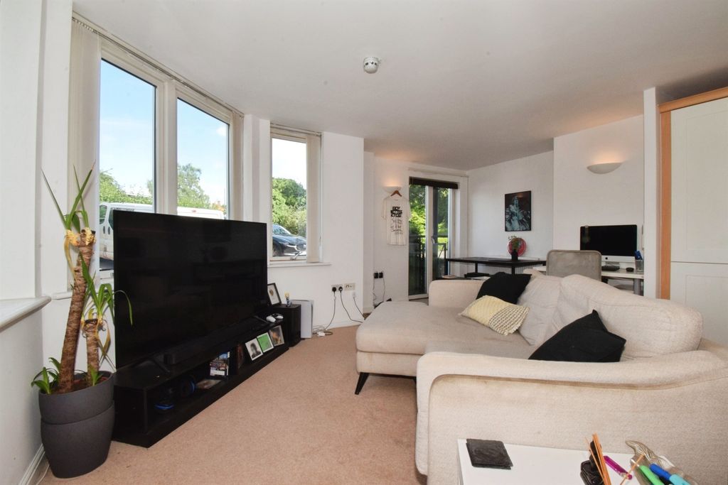 2 bed flat for saleHoneywell Close, Oadby, Leicester LE2 photo 2