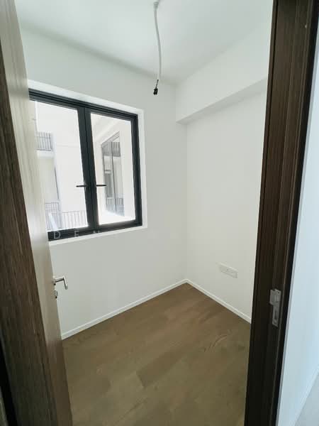 Additional image 6 of 906 Sims Avenue