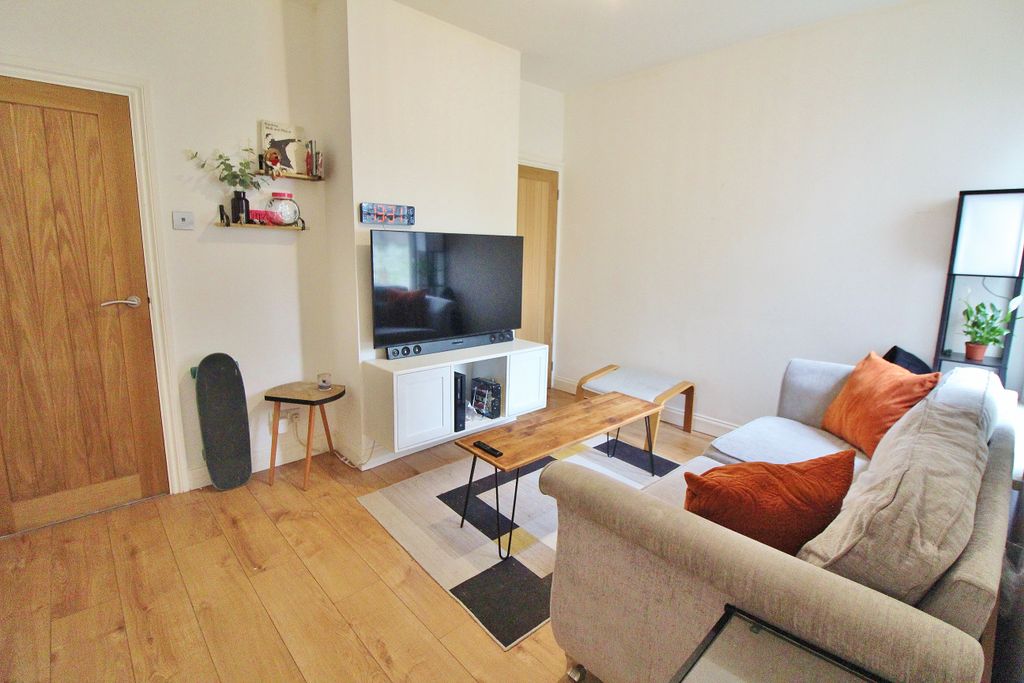 2 bed end terrace house for saleCroft Road, North End PO2 photo 2