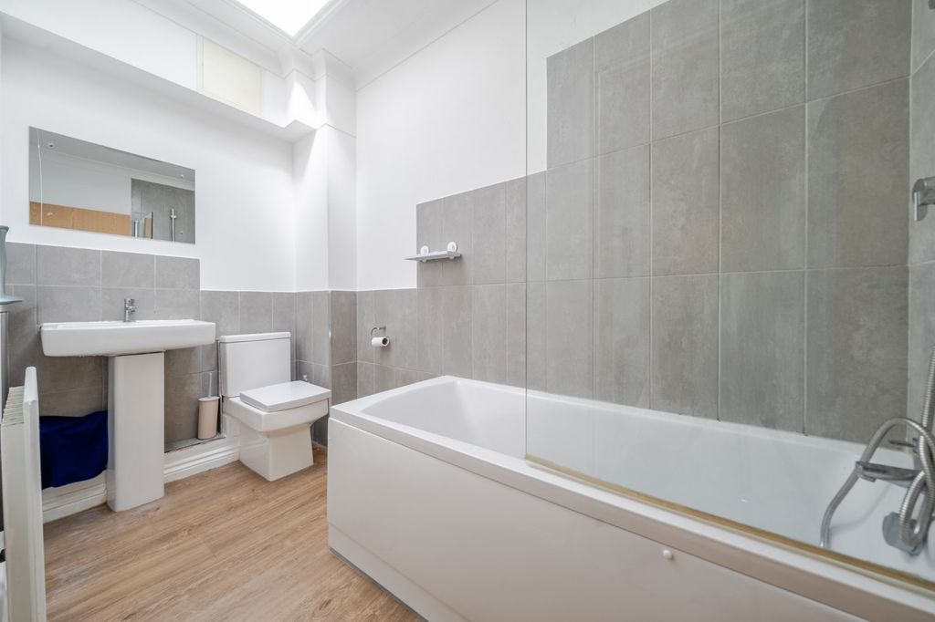 Additional image 7 of 1 bed flat for saleKingston Road, Portsmouth, Hampshire PO2