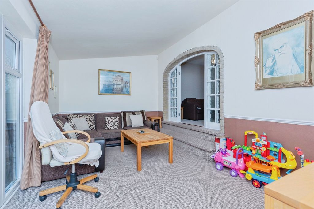Additional image 6 of 3 bed semi-detached house for saleBarnet Close, Oadby, Leicester LE2