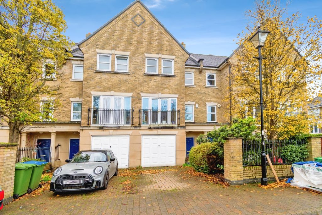 4 bed town house for saleMarshall Square, Banister Park, Southampton, Hampshire SO15
