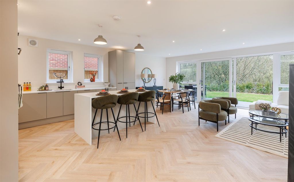 Additional image 7 of 5 bed property for saleGatcombe, Isle Of Wight PO30