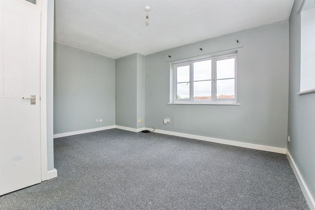 2 bed flat for saleMill Close, Wisbech PE13 photo 3