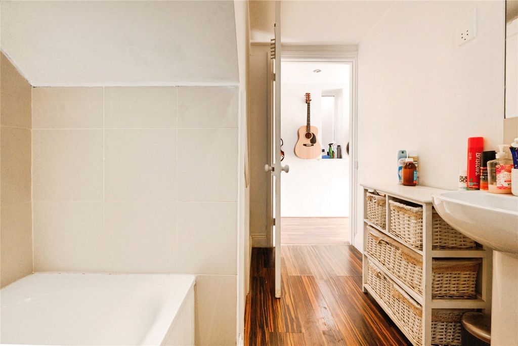 Additional image 20 of 1 bed property for saleGladys Avenue, Portsmouth, Hampshire PO2