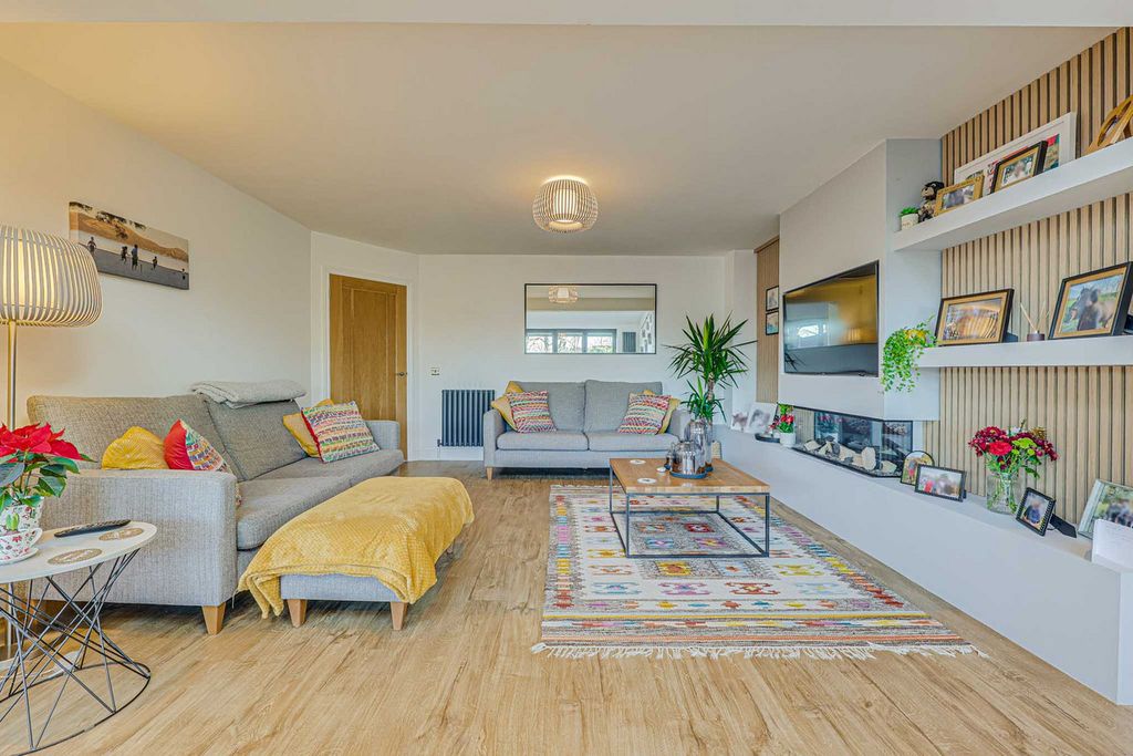 Additional image 5 of 4 bed detached house for saleCharters Court, Wickford SS11