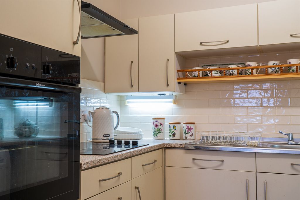 Additional image 6 of 1 bed flat for saleSherwood Close, Southampton SO16