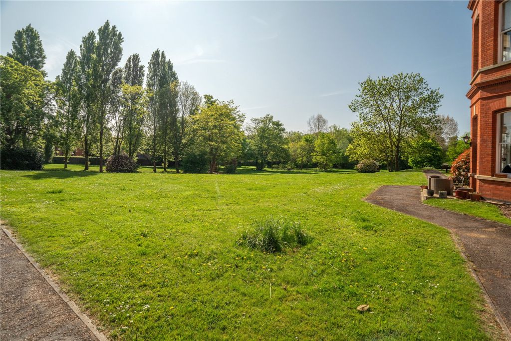 Additional image 17 of 2 bed flat for saleBrandesbury Square, Woodford Green IG8