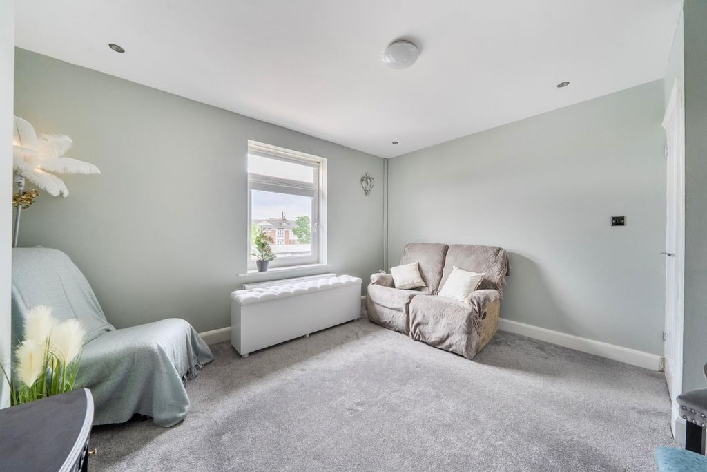 Additional image 6 of 2 bed flat for saleChilde Square, Portsmouth PO2