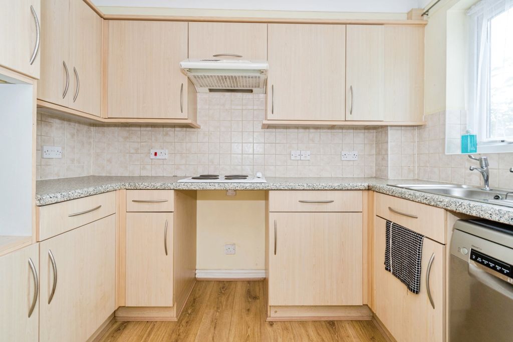 Additional image 4 of 2 bed flat for saleOakley Road, Southampton, Hampshire SO16