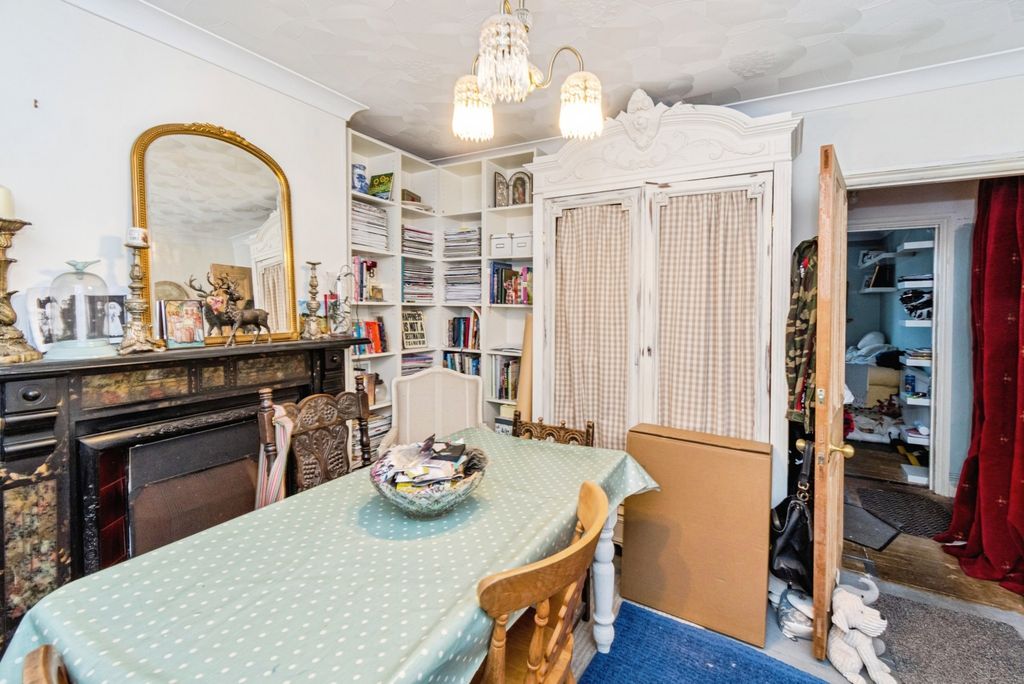 Additional image 2 of 3 bed semi-detached house for saleShirley Park Road, Southampton, Hampshire SO16