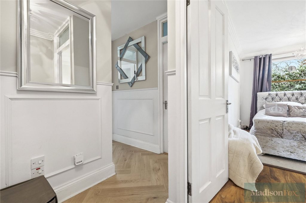 Additional image 8 of 2 bed flat for saleBridle Path, Woodford Green IG8