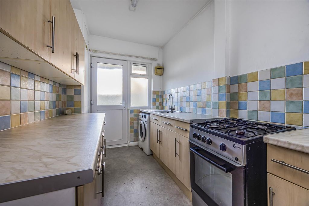 Additional image 2 of 2 bed flat for saleLondon Road, Portsmouth PO2