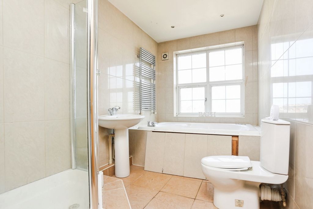 Additional image 8 of 2 bed flat for saleFosse Road North, Leicester, Leicestershire LE3