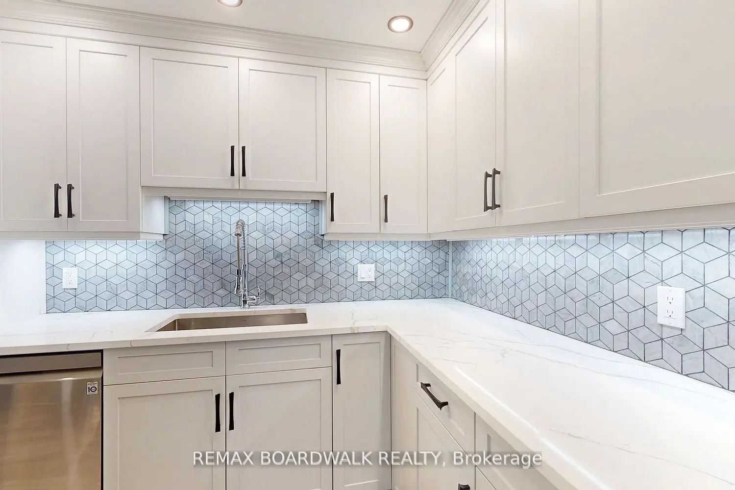 21 Liston Avenue 403