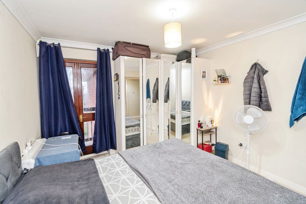 Additional image 10 of 2 bed flat for saleWestwood Road, Southampton, Hampshire SO17
