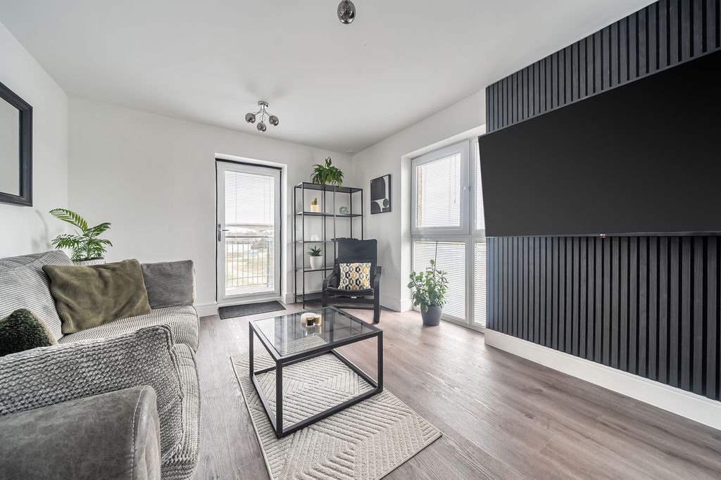 Additional image 3 of 2 bed flat for saleThomas Blake Avenue, Southampton SO14