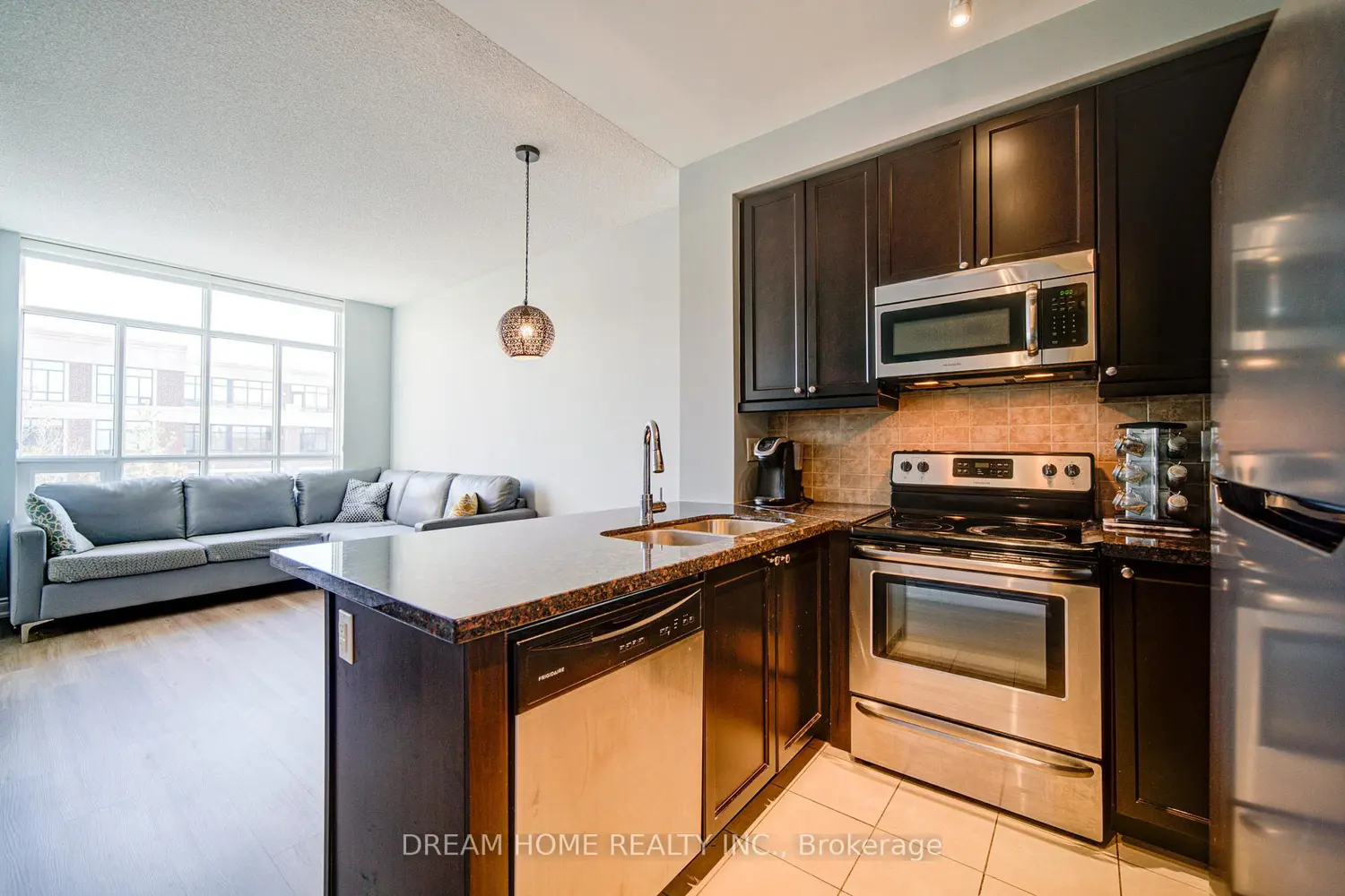 Additional image 10 of 2396 Major Mackenzie Drive 322