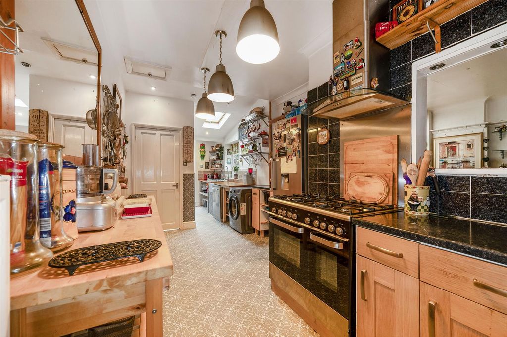 Additional image 4 of 3 bed property for saleNorthern Parade, Portsmouth PO2