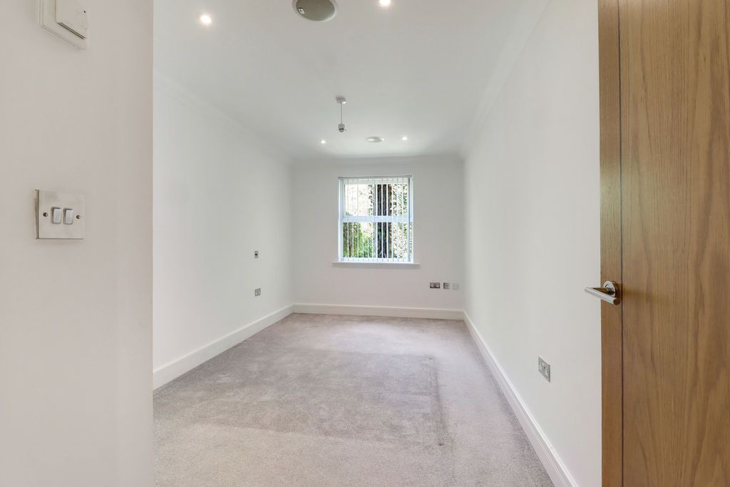 Additional image 12 of 2 bed flat for saleLondon Road, Windlesham GU20