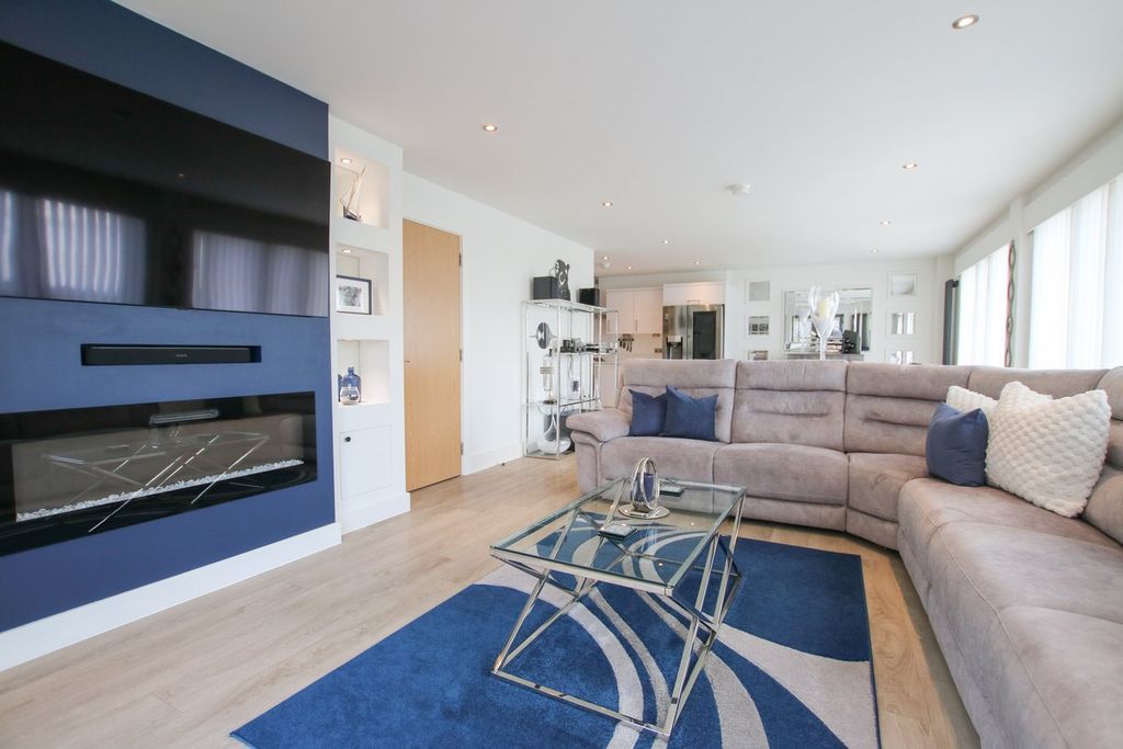 Additional image 12 of 3 bed flat for saleElms Walk, Wokingham RG40