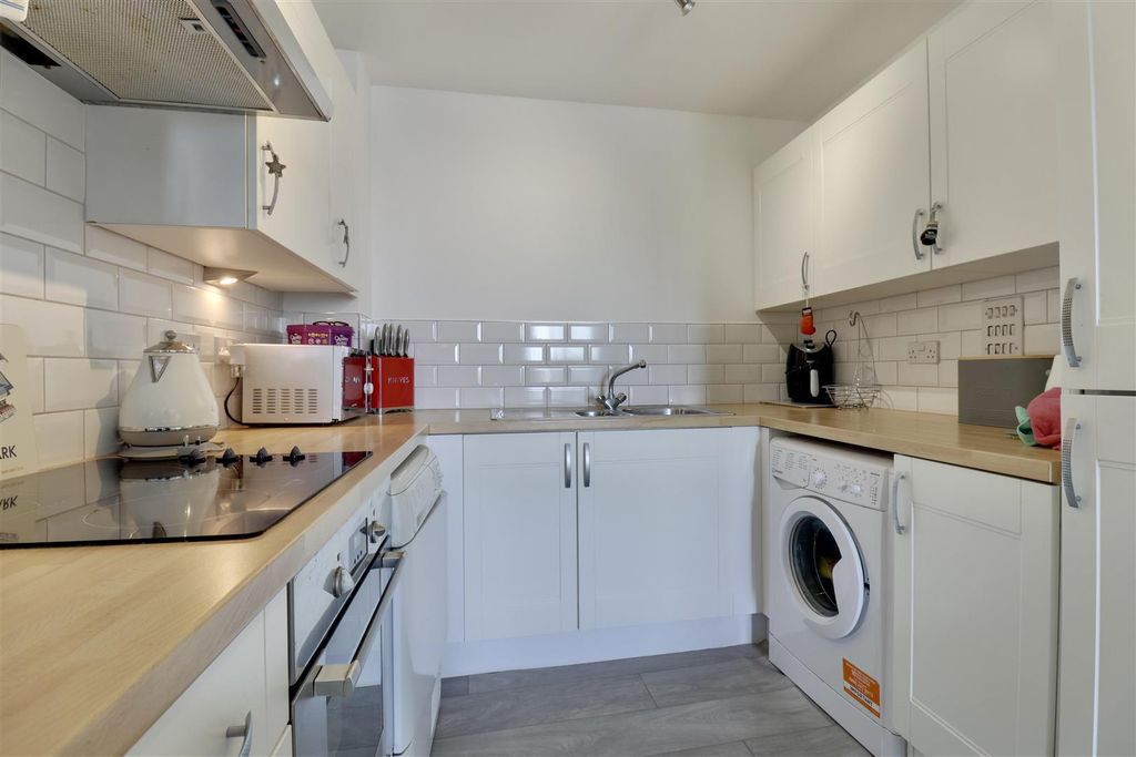 Additional image 13 of 2 bed flat for saleFratton Way, Southsea PO4