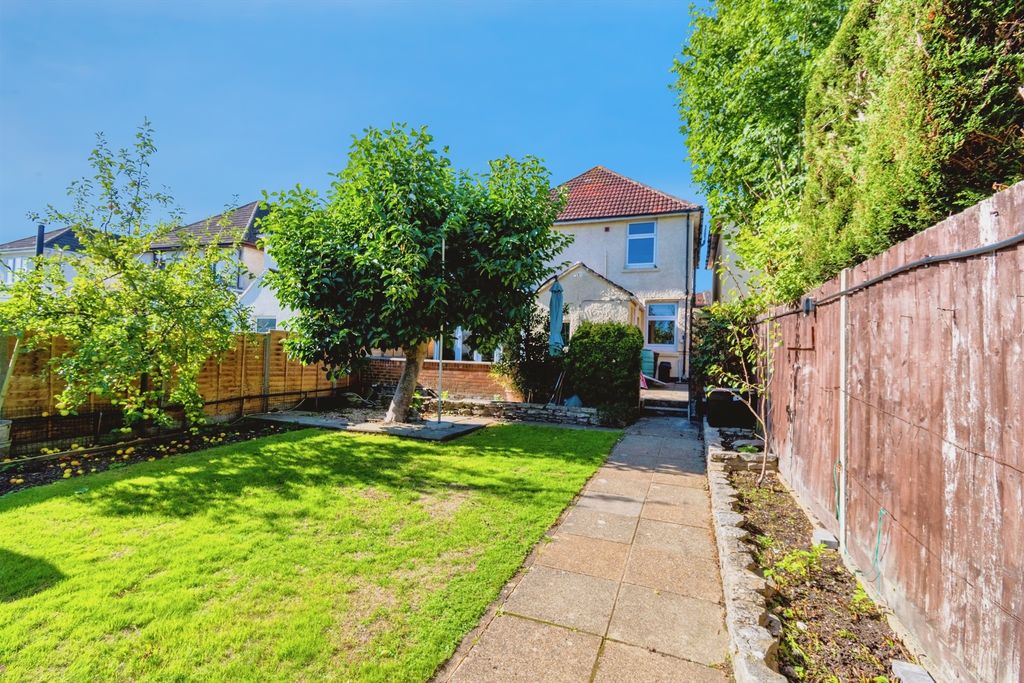 Additional image 16 of 4 bed detached house for saleSt. James Road, Southampton SO15