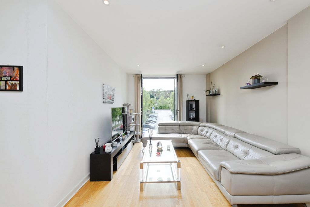 Additional image 18 of 2 bed flat for saleGodstone Road, Whyteleafe CR3