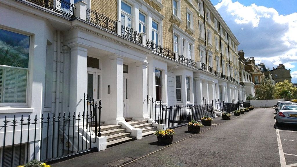 3 bed maisonette for saleStuart Court, Richmond Hill, Richmond, Surrey TW10