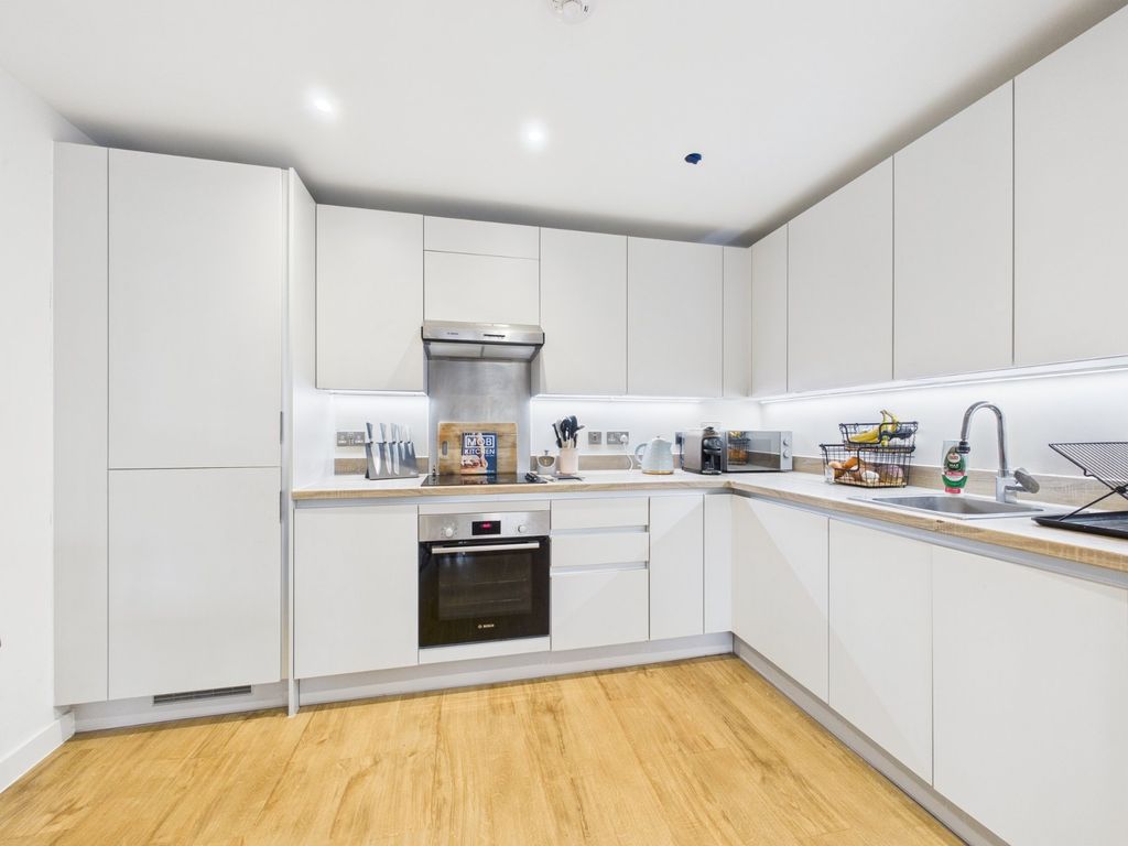 Additional image 4 of 2 bed flat for salePitcher Lane, Ashford, Surrey TW15