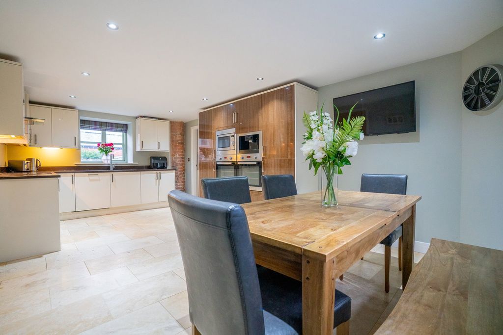 4 bed barn conversion for saleThe Threshing Barn, Cranshaw Lane, Widnes WA8