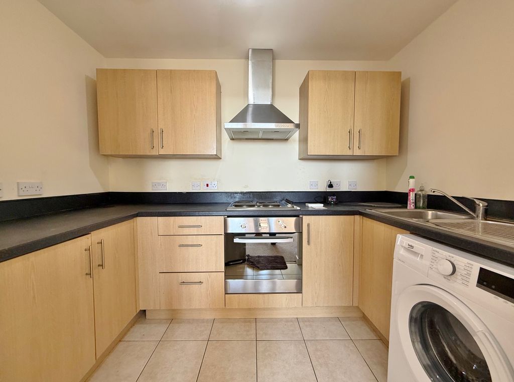 2 bed flat for saleMeon House, Cosham PO6 photo 4