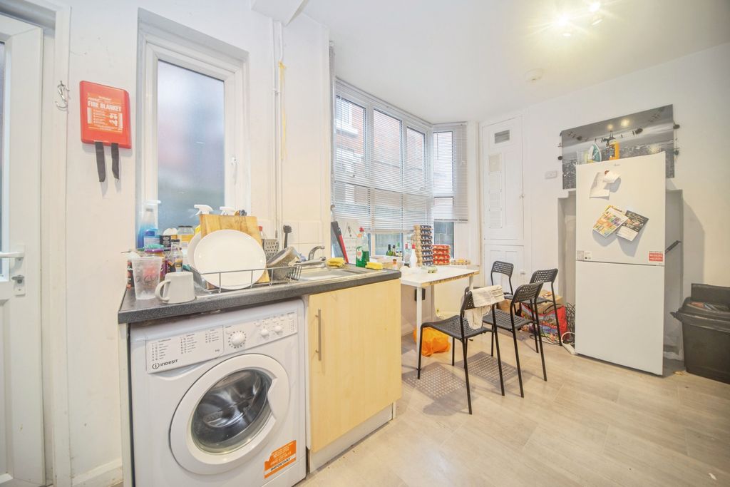 Additional image 3 of 4 bed semi-detached house for saleDevonshire Road, Southampton SO15