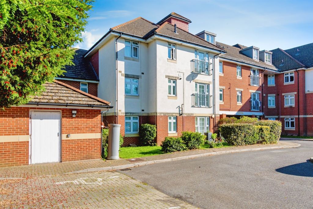 Additional image 2 of 2 bed flat for saleMillbrook Road East, Southampton SO15
