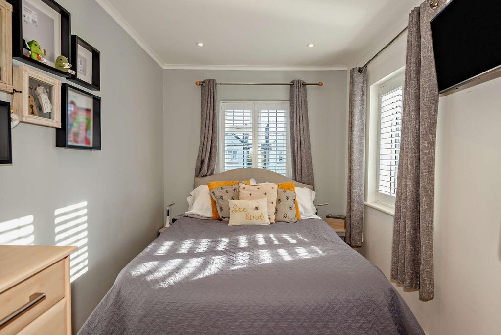 Additional image 22 of 5 bed detached house for saleFontmell Park, Ashford TW15