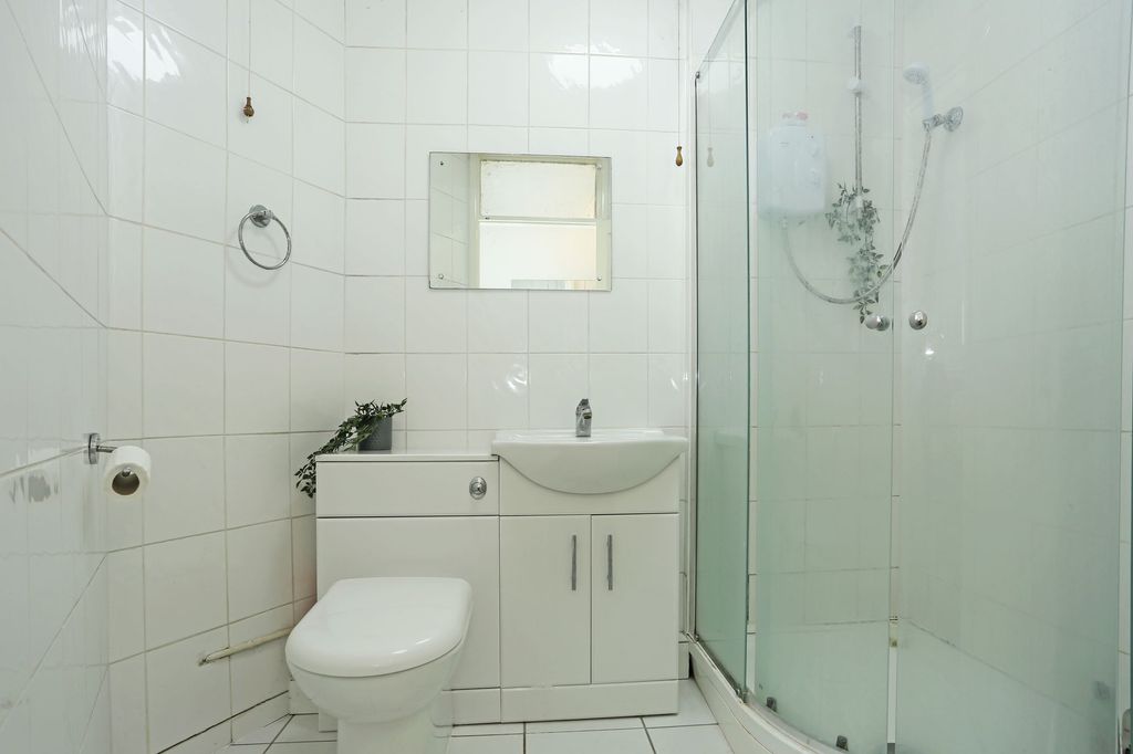 Additional image 9 of 1 bed flat for saleRunnymede Court, West End SO30