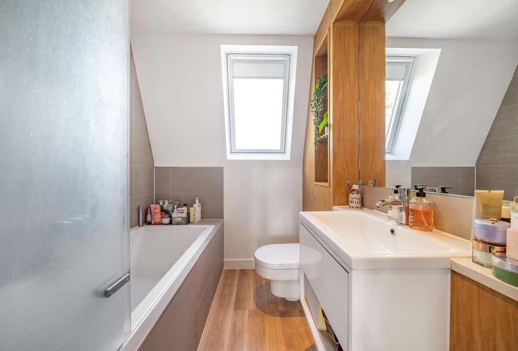 Additional image 14 of 2 bed flat for saleOrchard Court, The Avenue, Worcester Park KT4