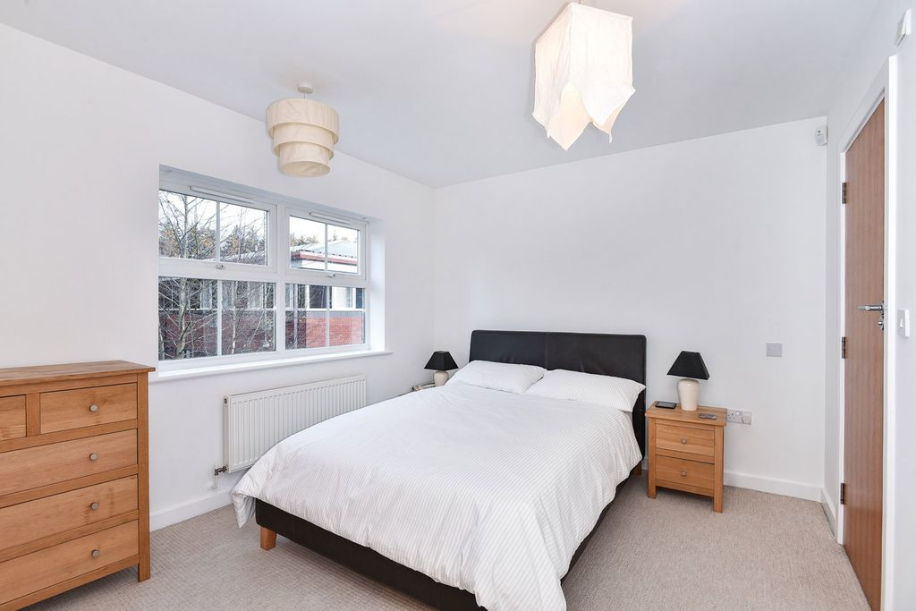 Additional image 4 of 2 bed flat for saleSt. Francis Close, Crowthorne, Berkshire RG45
