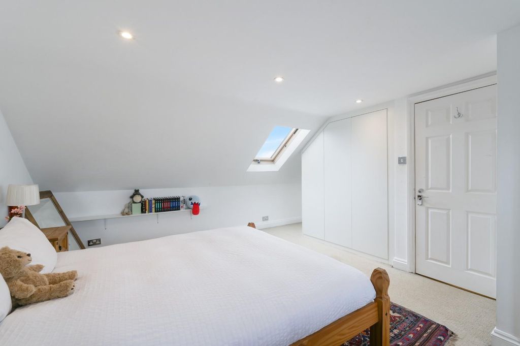 Additional image 17 of 6 bed semi-detached house for saleOaks Avenue, Worcester Park KT4