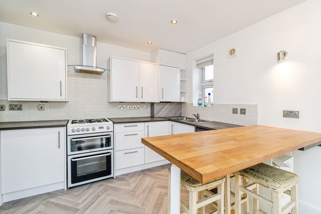 Additional image 5 of 2 bed flat for saleHill Lane, Southampton, Hampshire SO15