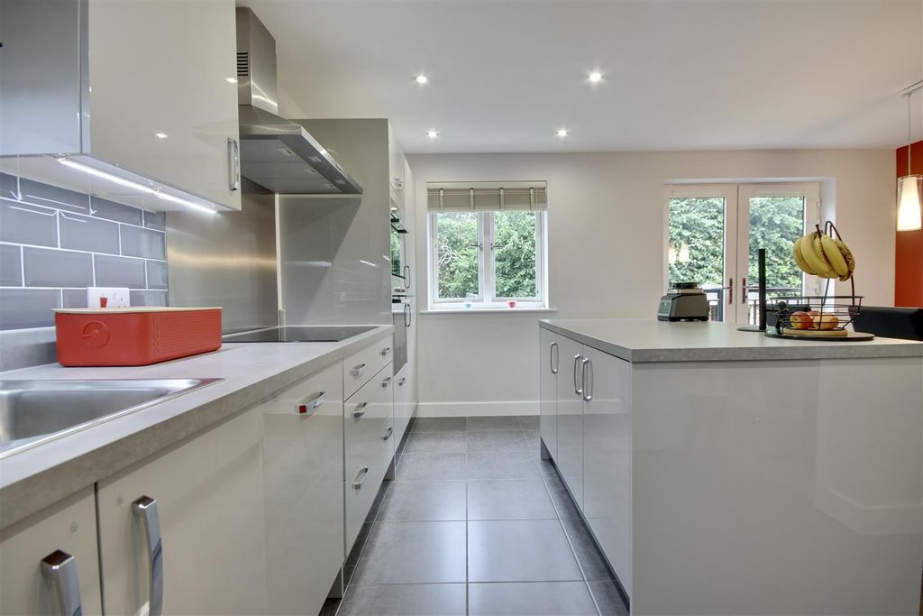 Additional image 16 of 3 bed town house for saleNautilus Drive, Portsmouth PO6