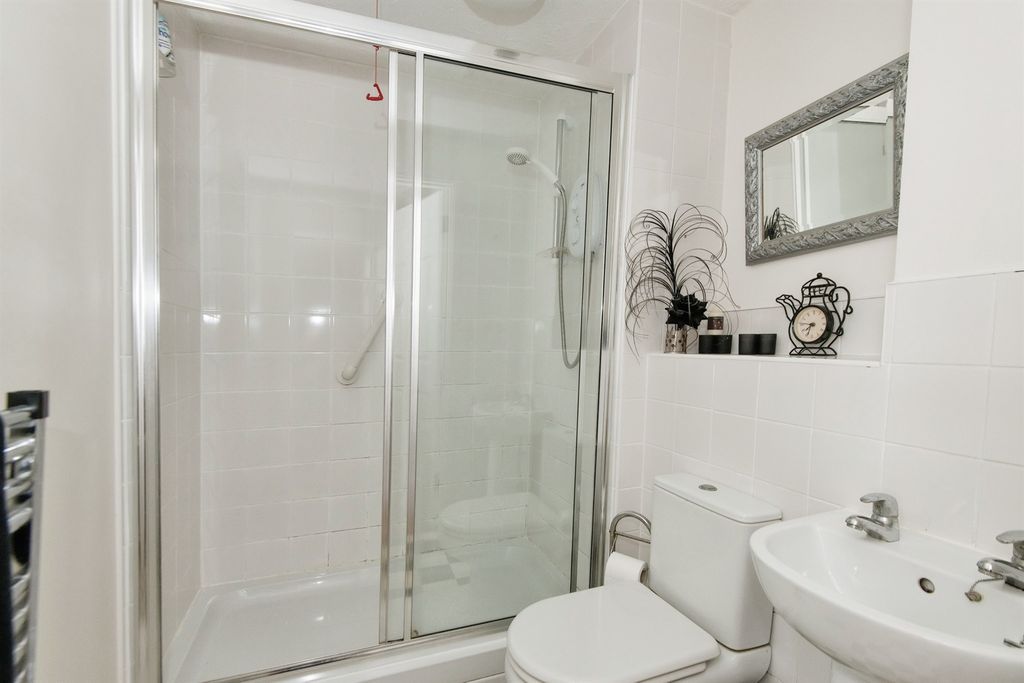 Additional image 7 of 1 bed flat for saleSherwood Close, Southampton SO16