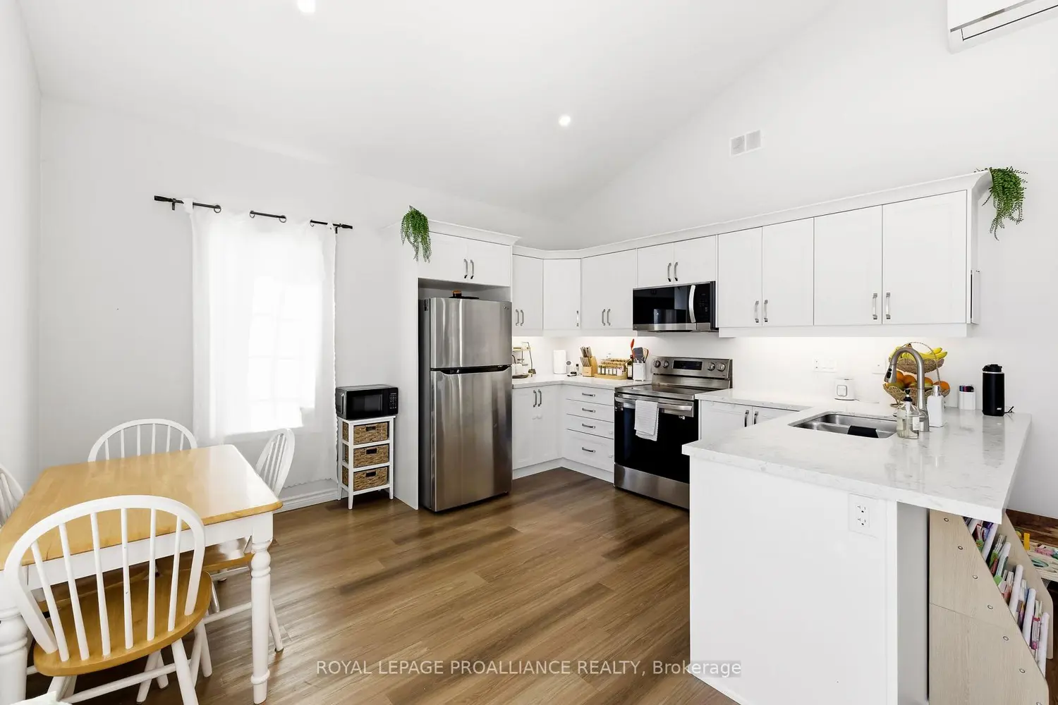 Additional image 10 of 300 Croft Street 202