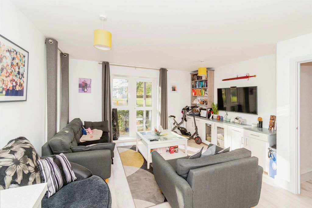 Additional image 6 of 3 bed flat for saleMeridian Way, Southampton SO14