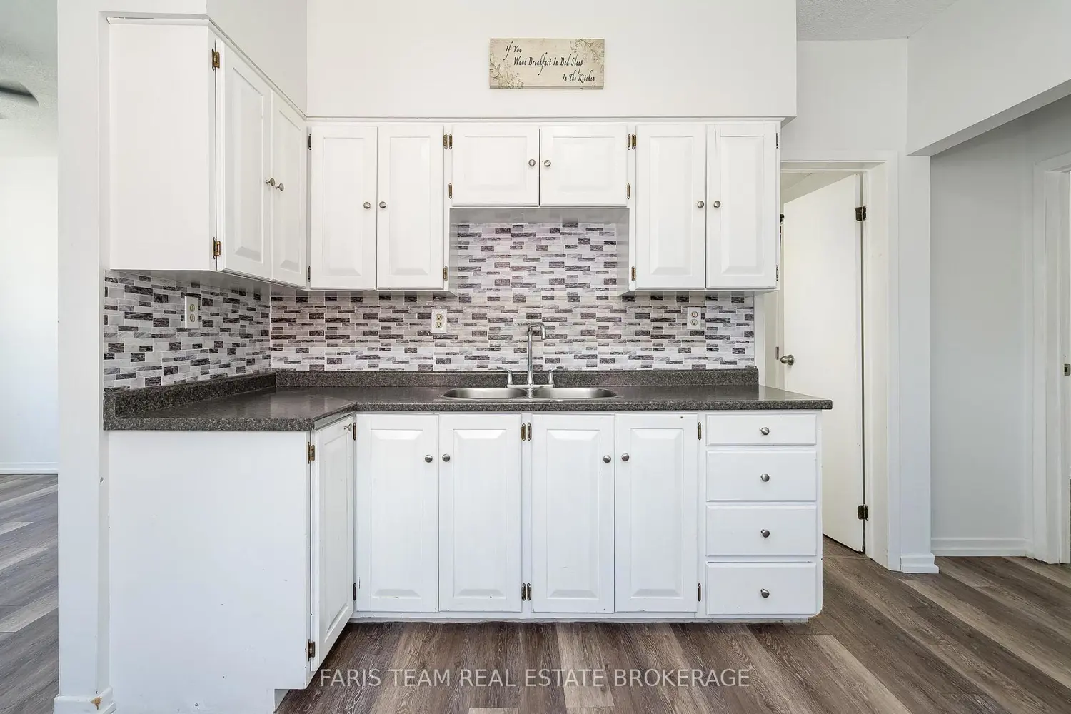 612 Bay Street photo 5