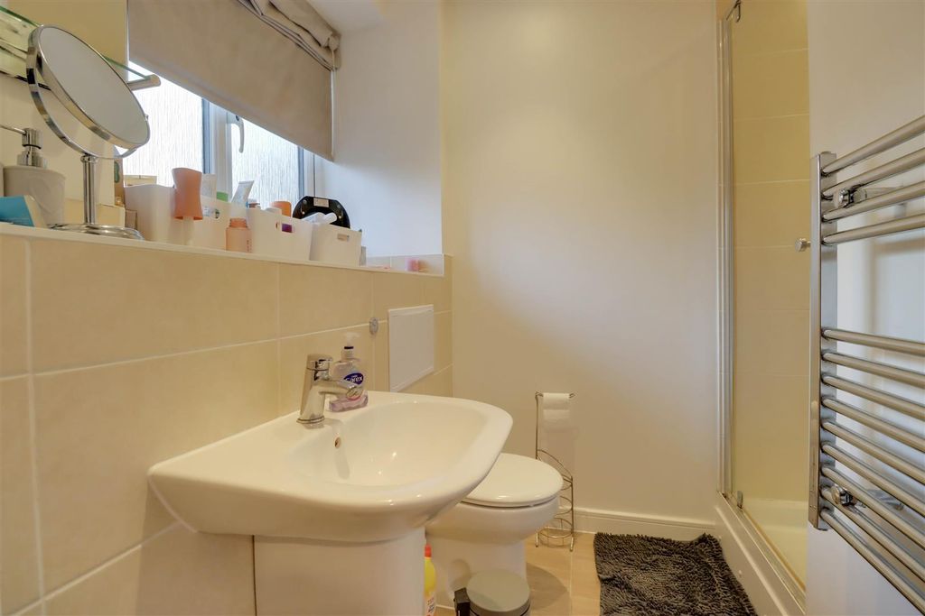 Additional image 5 of 2 bed flat for saleGolden Jubilee Way, Wickford SS12
